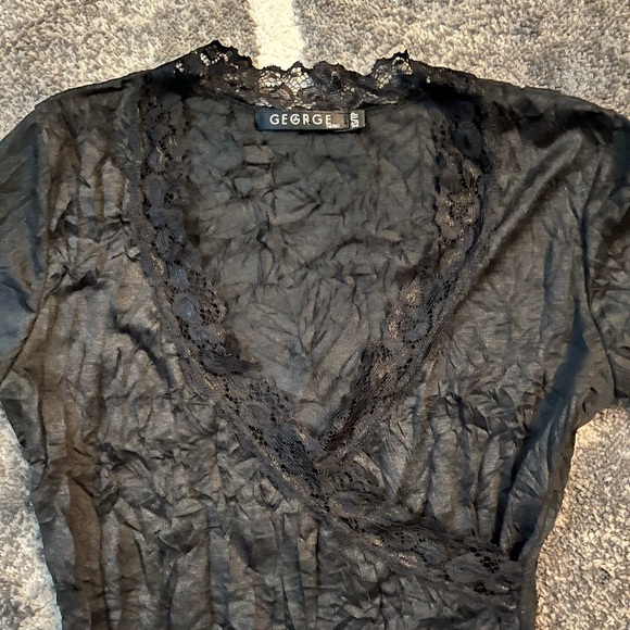 Black with Lace 3/4 Sleeve Top - NWOT - Picture 2 of 2